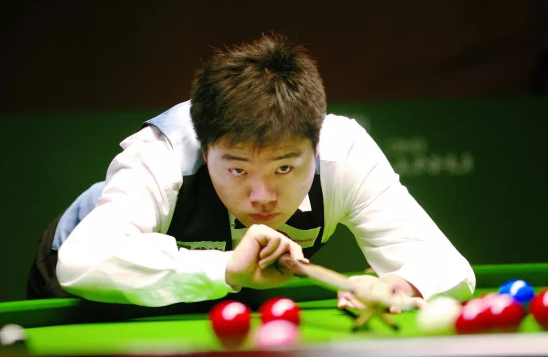 全神贯注的 全神贯注的