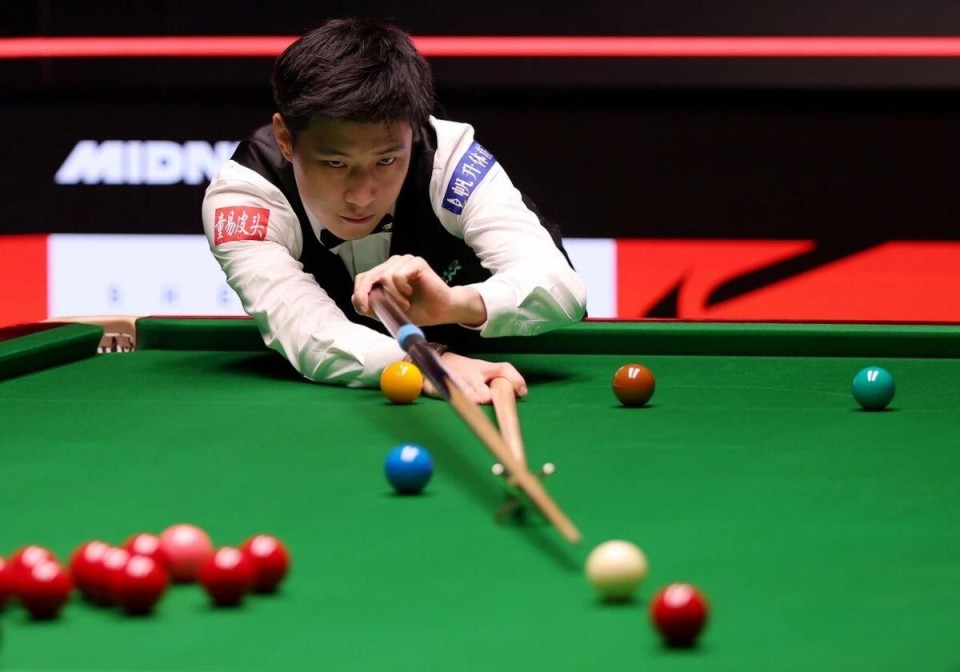 赛中不屈不 赛中不屈不