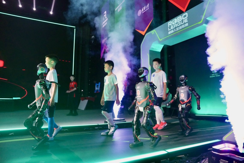 足的球员策 足的球员策