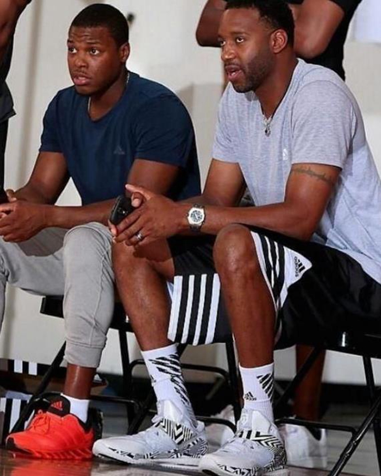 门前三点同 门前三点同